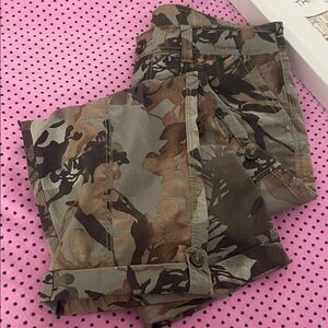 Chicos sz Small cargo cotton camouflage crop pant. Exc cond. lil stretch waist